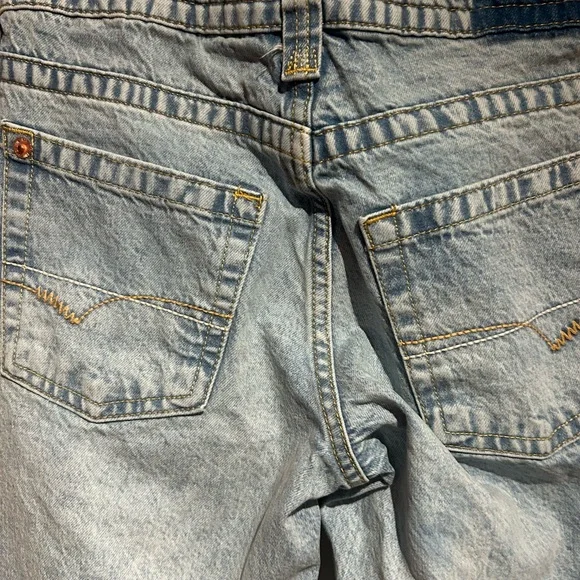 BDG Kayla Low-Rise Straight Leg Jean - Picture 5 of 5